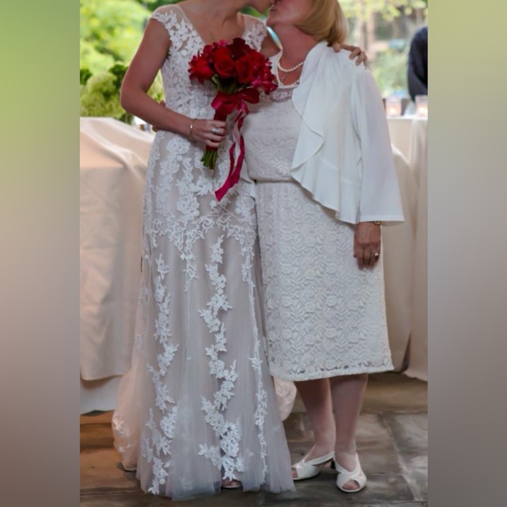 Maggie Sottero Lucinda wedding gown size 6 - Picture 4 of 9